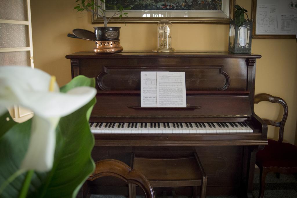 B&B Casa Carla Пинероло Экстерьер фото